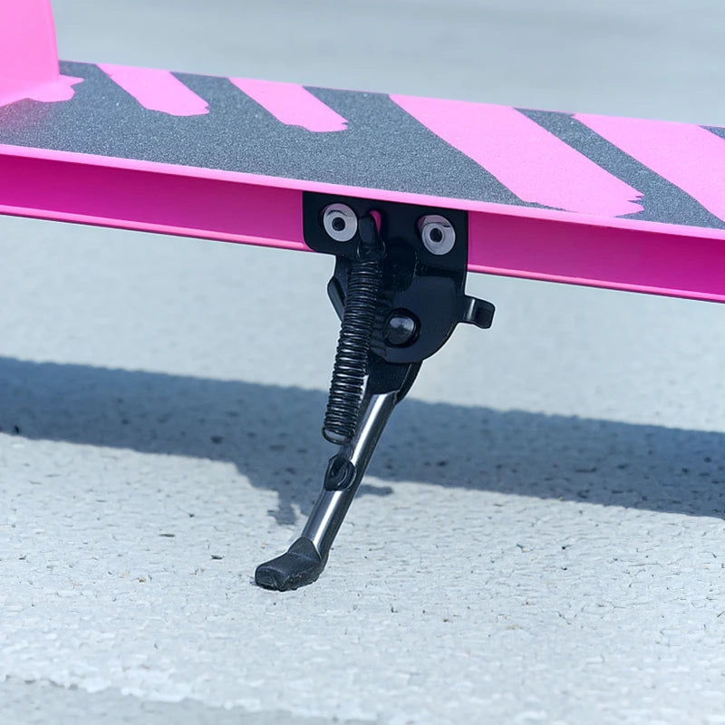 Scooter for Kids Aged 3-8 Years, with Adjustable Handle, Two Light Up Wheels, Handbrake, Rear Brake, Pink