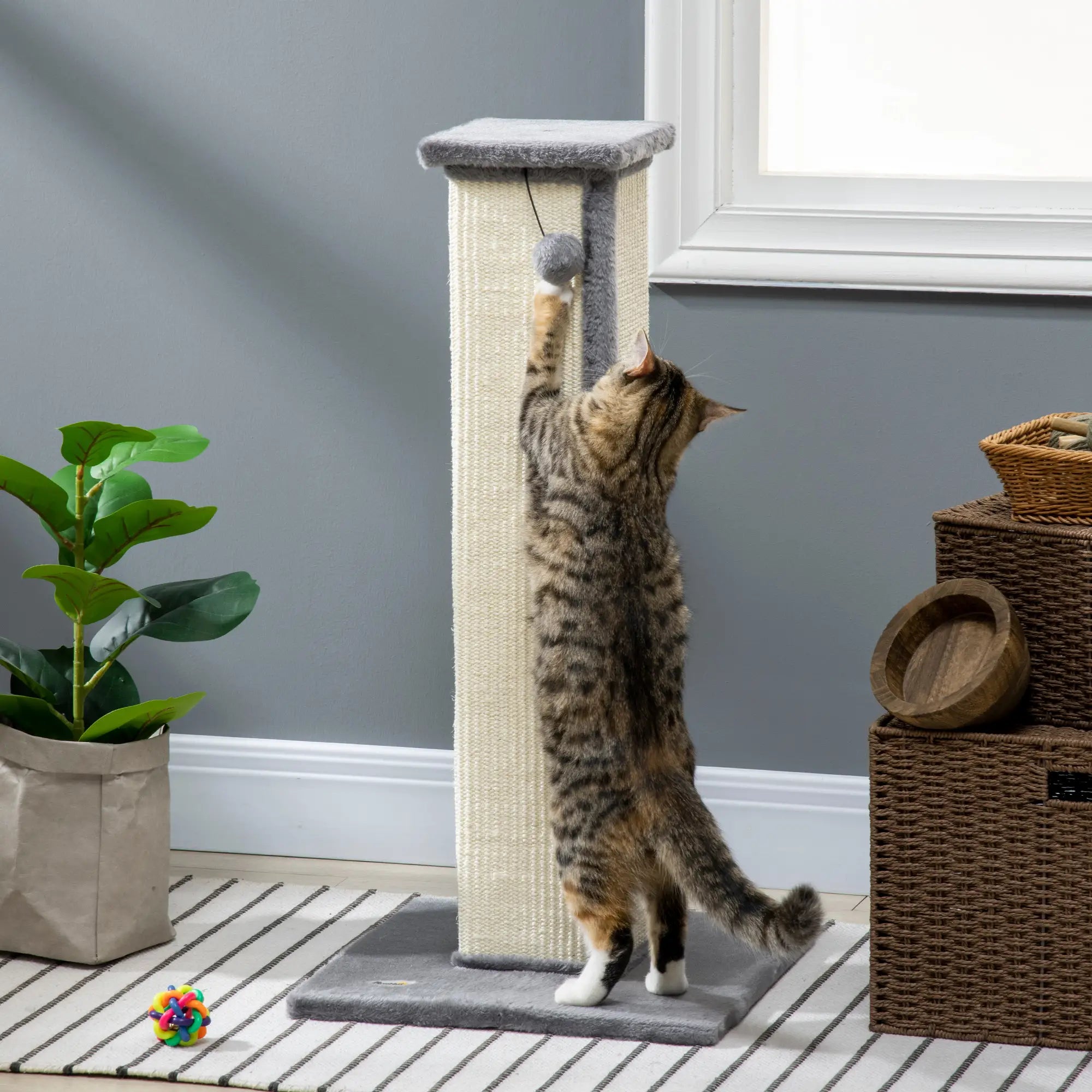 81cm Cat Scratcher, Vertical Full Scratcher w/ Natural Sisal Rope, Hanging Ball, Soft Plush - Grey
