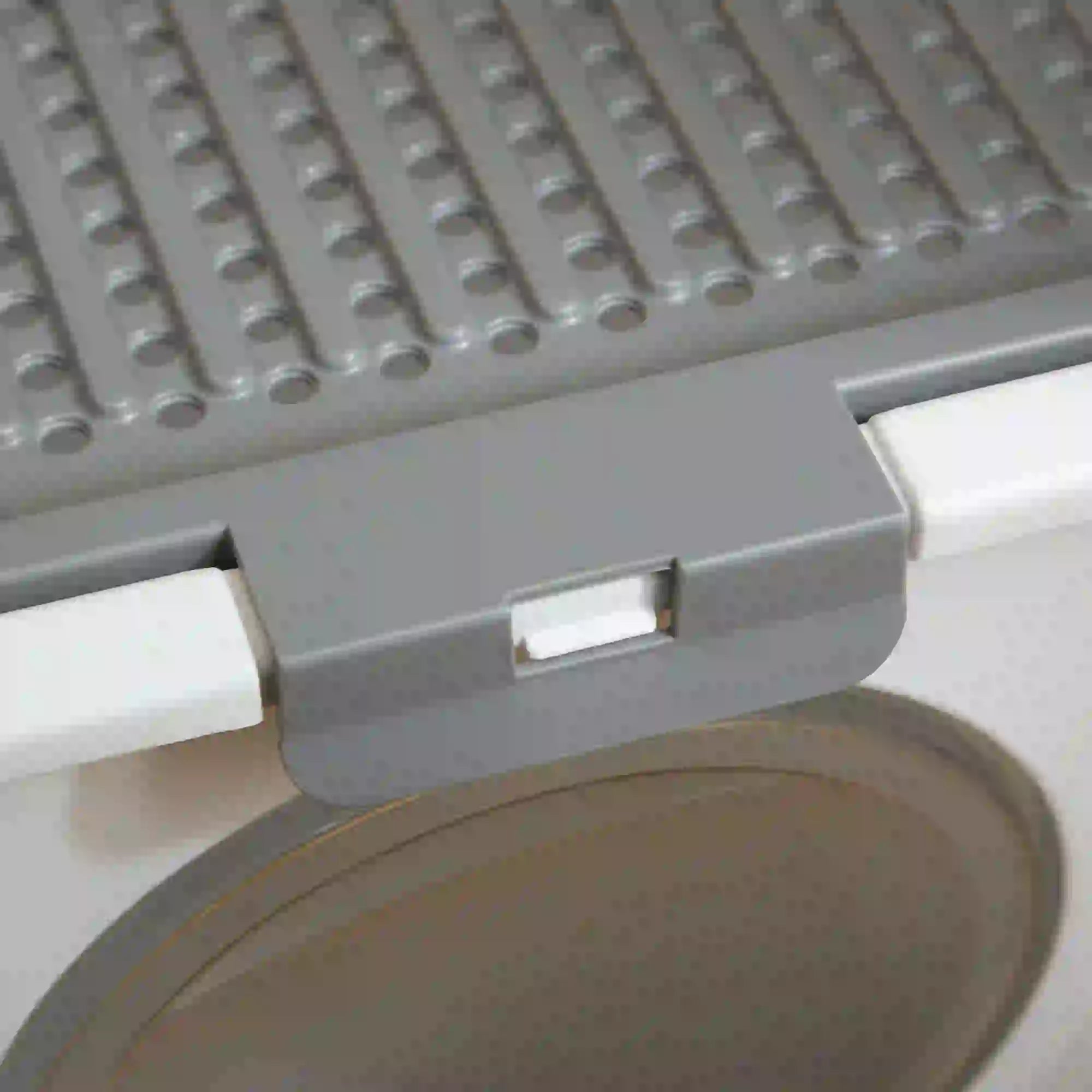 Cat Litter Box, Pet Toilet, Enclosed Kitten Pan with Front Entrance Top Exit, High Side, Scoop, White