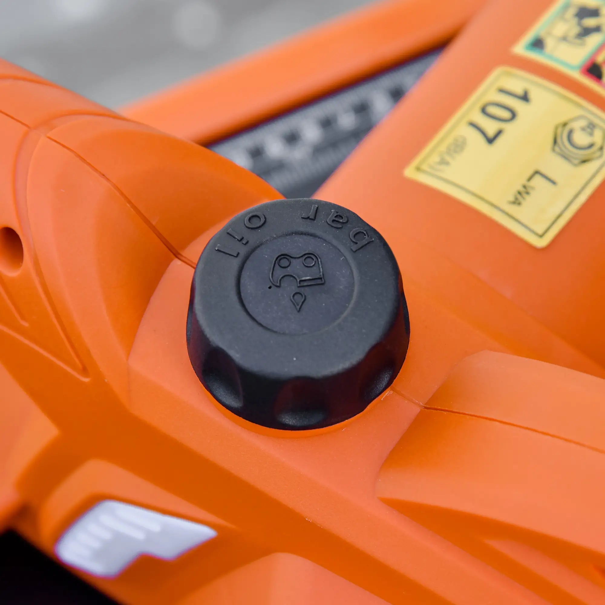 Aluminium Electric Chainsaw with Double Brake Protection and Blade Cover, 2000 W, 40 cm, for Wood, Trees and Branches, Orange