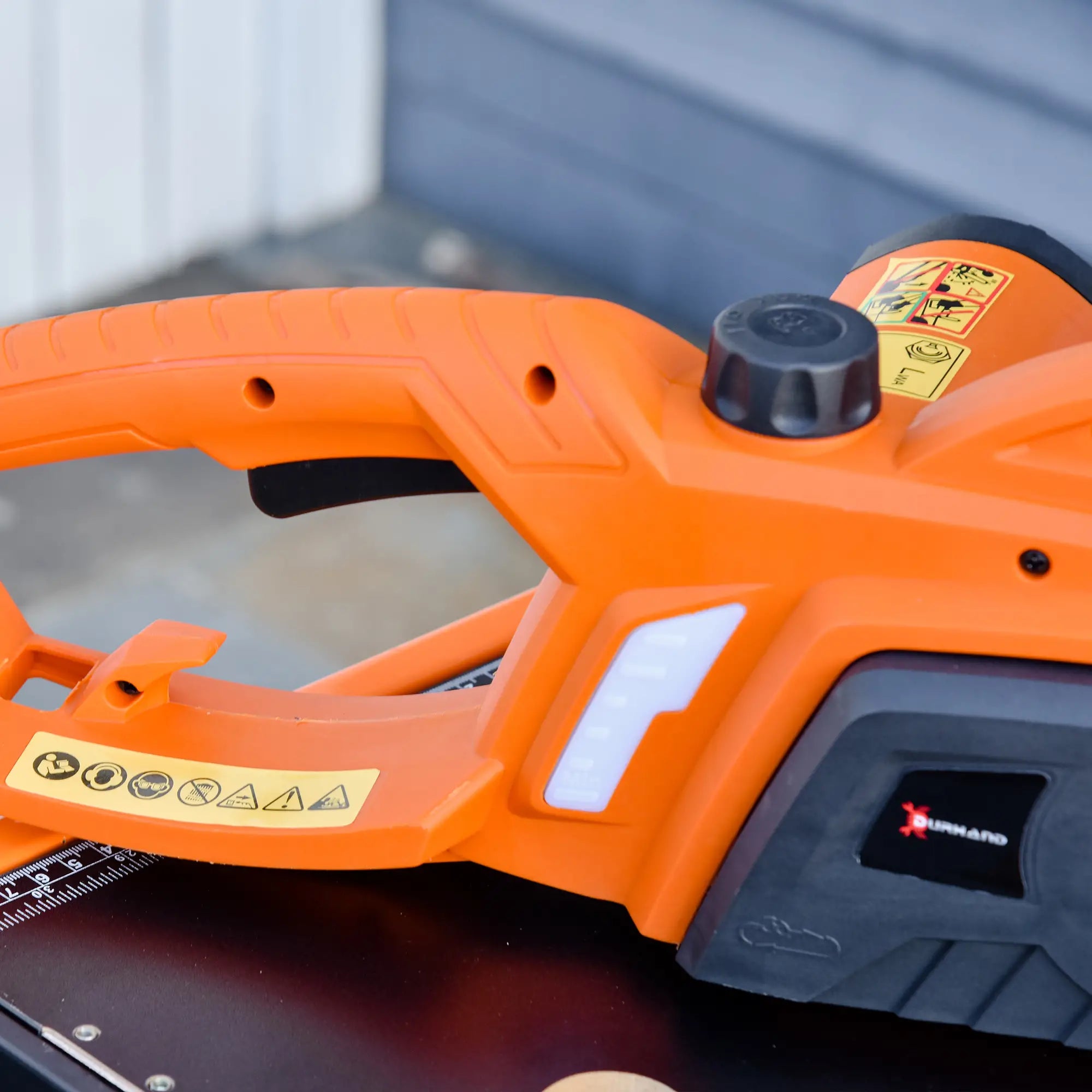 Aluminium Electric Chainsaw with Double Brake Protection and Blade Cover, 2000 W, 40 cm, for Wood, Trees and Branches, Orange