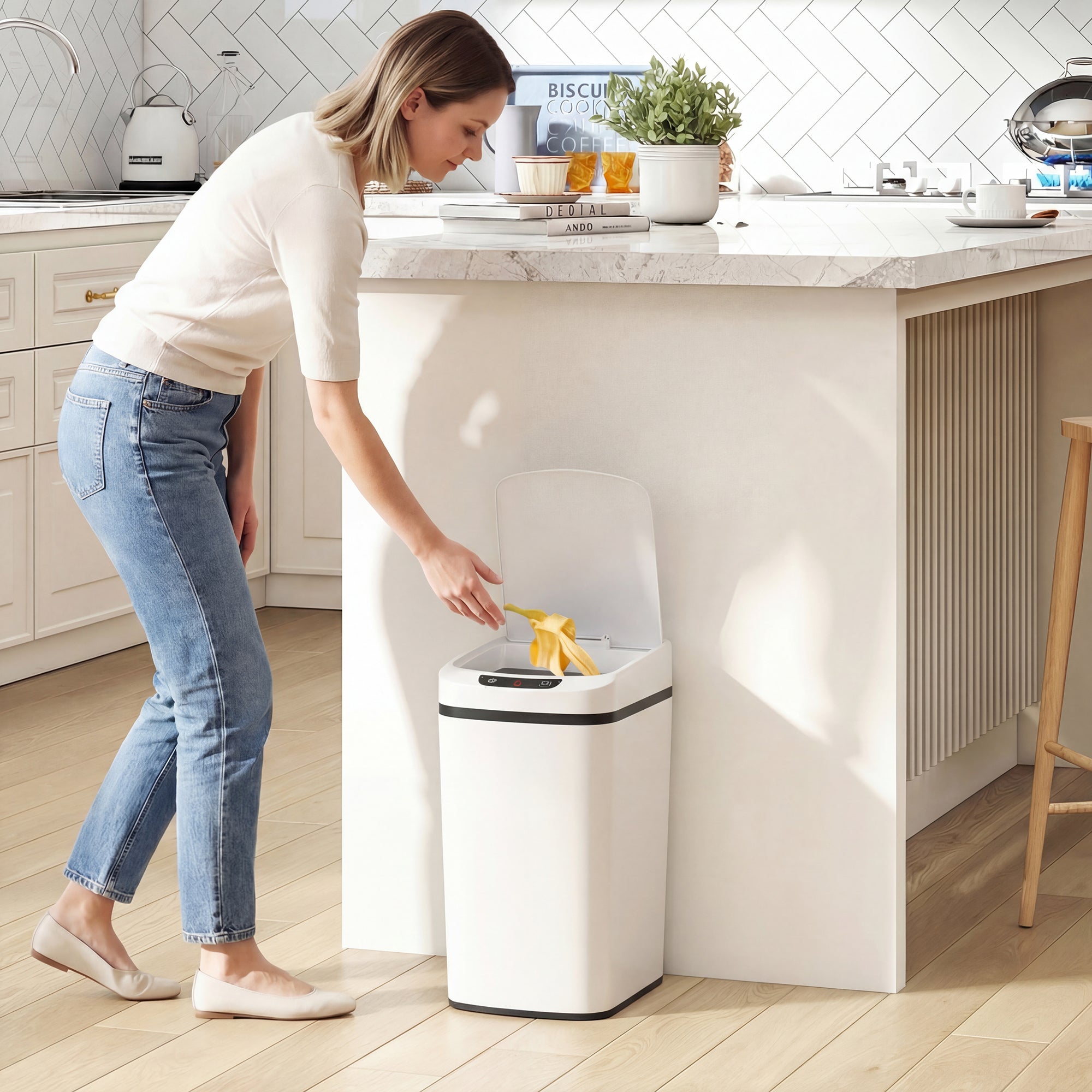 HOMCOM 12L Sensor Bin, Automatic Touchless Motion Sensor Kitchen Bin, White