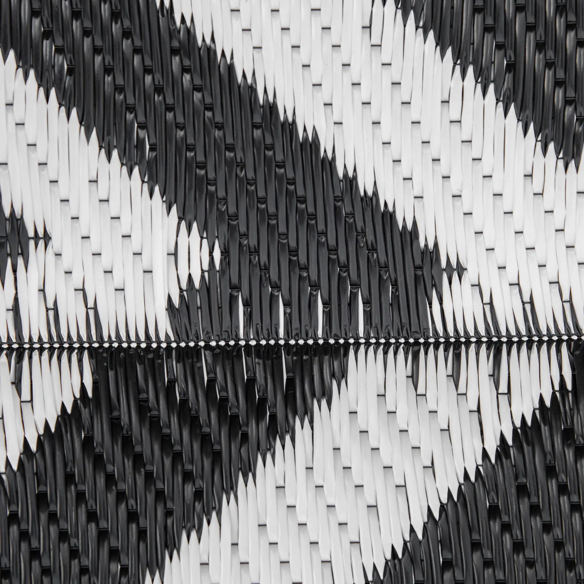 Outdoor Rug Reversible Mat Plastic Straw Rug Portable RV Camping Mat for Garden Deck Picnic Indoor, 121 x 182 cm (4 x 6 ft), Black & White