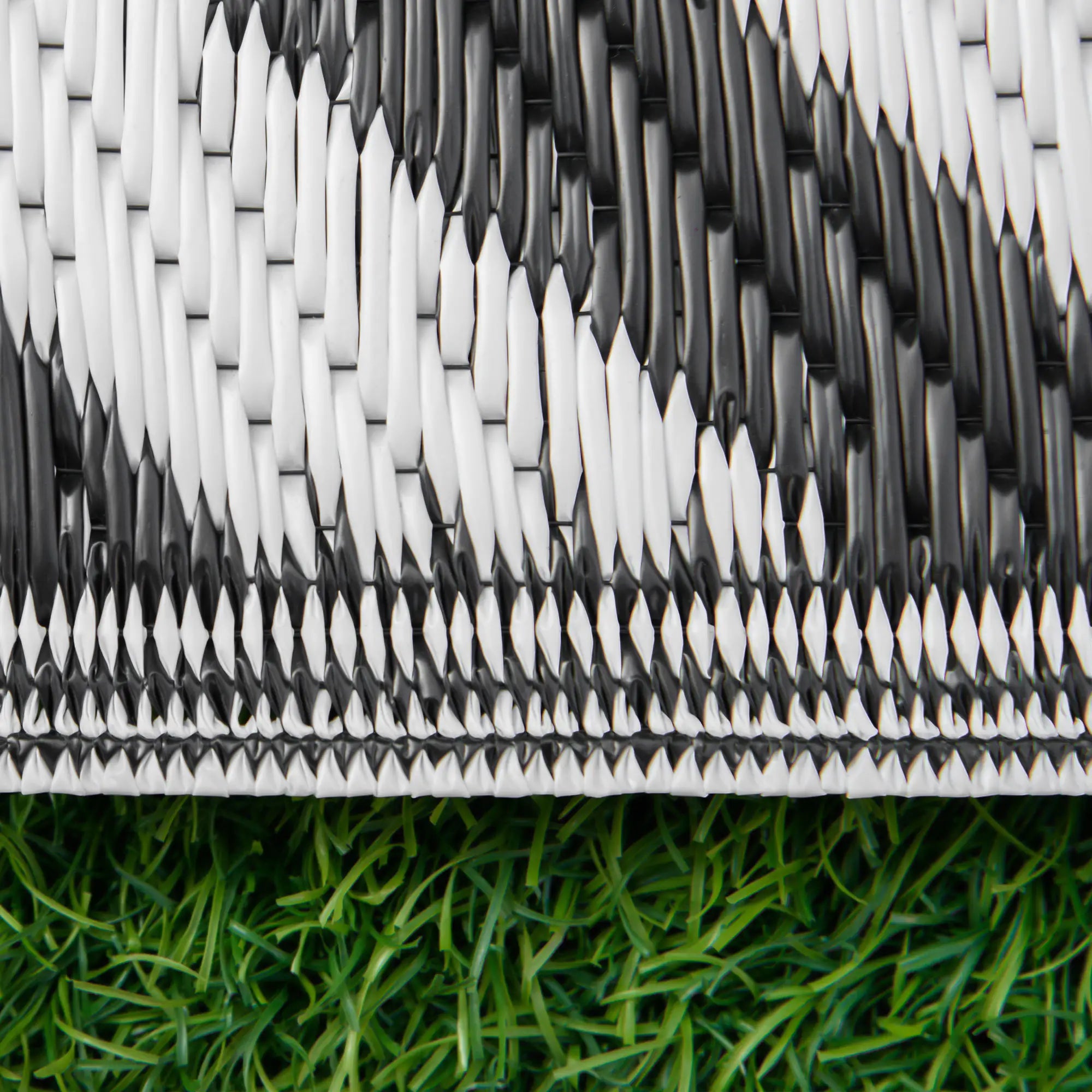 Outdoor Rug Reversible Mat Plastic Straw Rug Portable RV Camping Mat for Garden Deck Picnic Indoor, 121 x 182 cm (4 x 6 ft), Black & White
